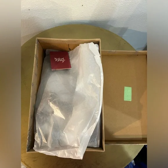 Free People Resort-Ready Wrap Sandals in RED/ROUGE
NWT - Picture 10 of 10